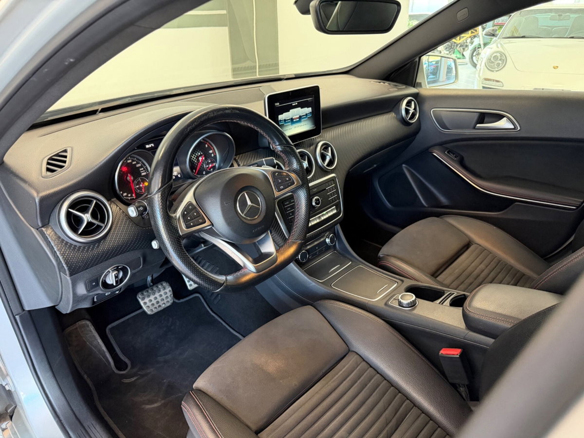 Mercedes-Benz Classe A 180 d Automatic Premium (13)