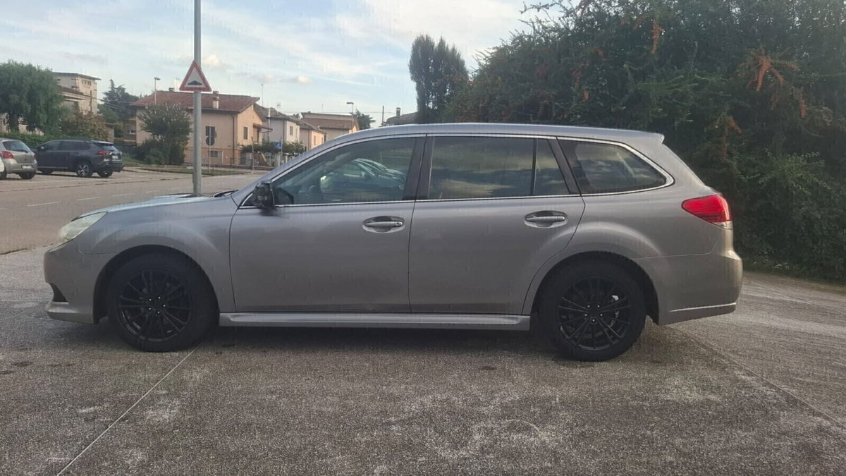 Subaru Legacy Station Wagon 2.0D SW Trend (7)
