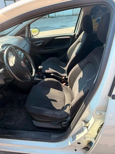 Fiat Punto 1.3 MJT II 75 CV 5 porte Lounge (10)