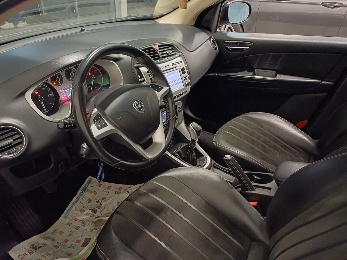 Lancia Delta 1.6 MJT DPF Platino (11)