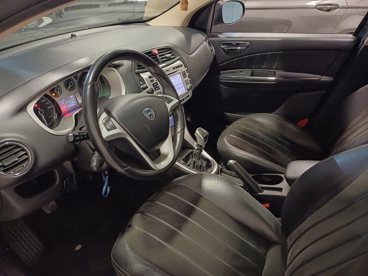 Lancia Delta 1.6 MJT DPF Platino (16)