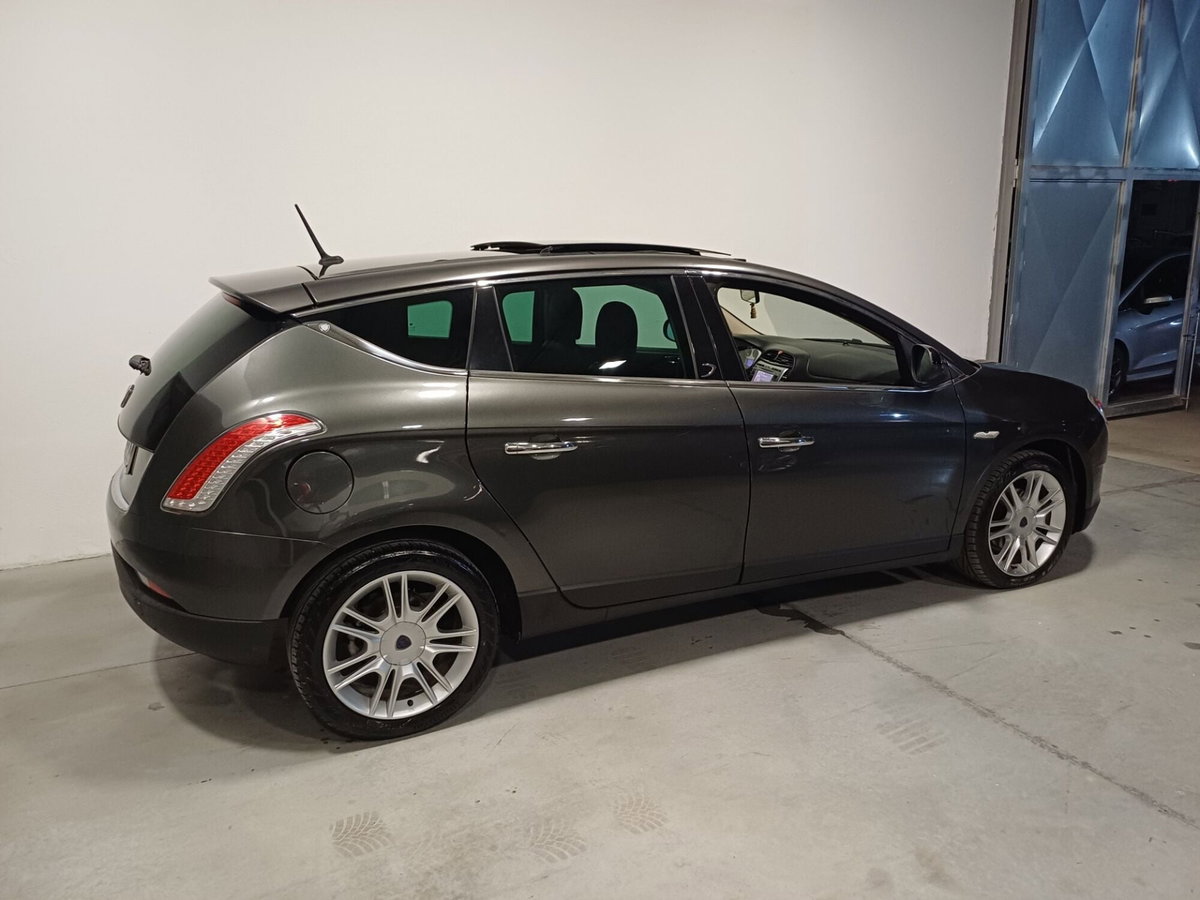 Lancia Delta 1.6 MJT DPF Platino (4)