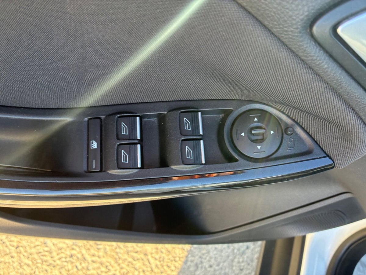 Ford Focus 1.5 TDCi 120 CV Start&Stop Powershift Titanium (11)