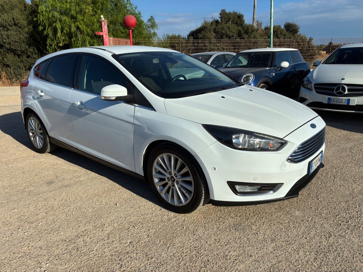 Ford Focus 1.5 TDCi 120 CV Start&Stop Powershift Titanium (2)