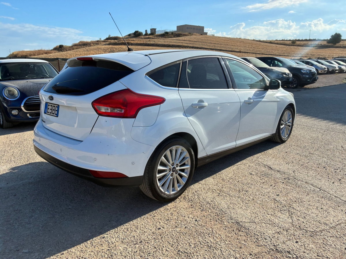 Ford Focus 1.5 TDCi 120 CV Start&Stop Powershift Titanium (3)