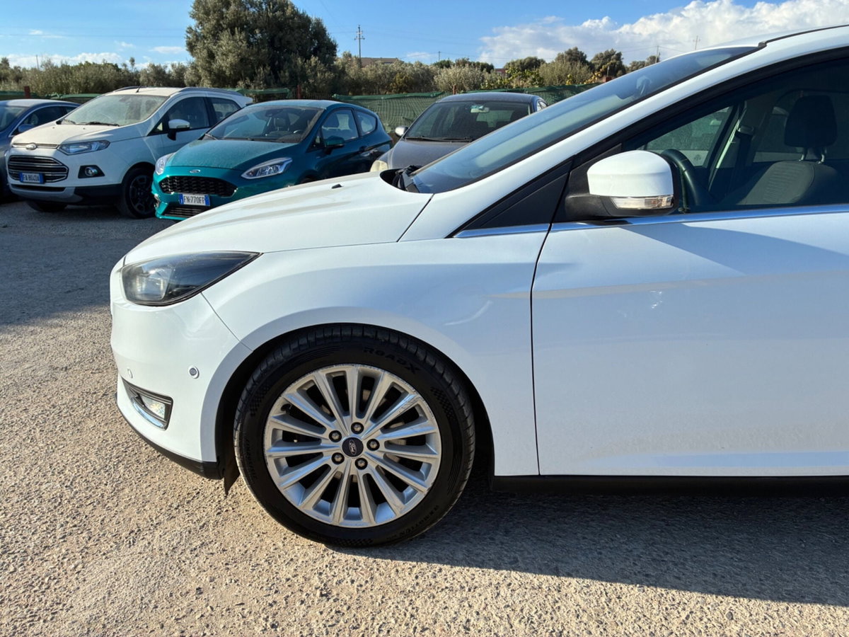 Ford Focus 1.5 TDCi 120 CV Start&Stop Powershift Titanium (6)
