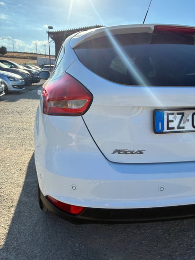 Ford Focus 1.5 TDCi 120 CV Start&Stop Powershift Titanium (9)