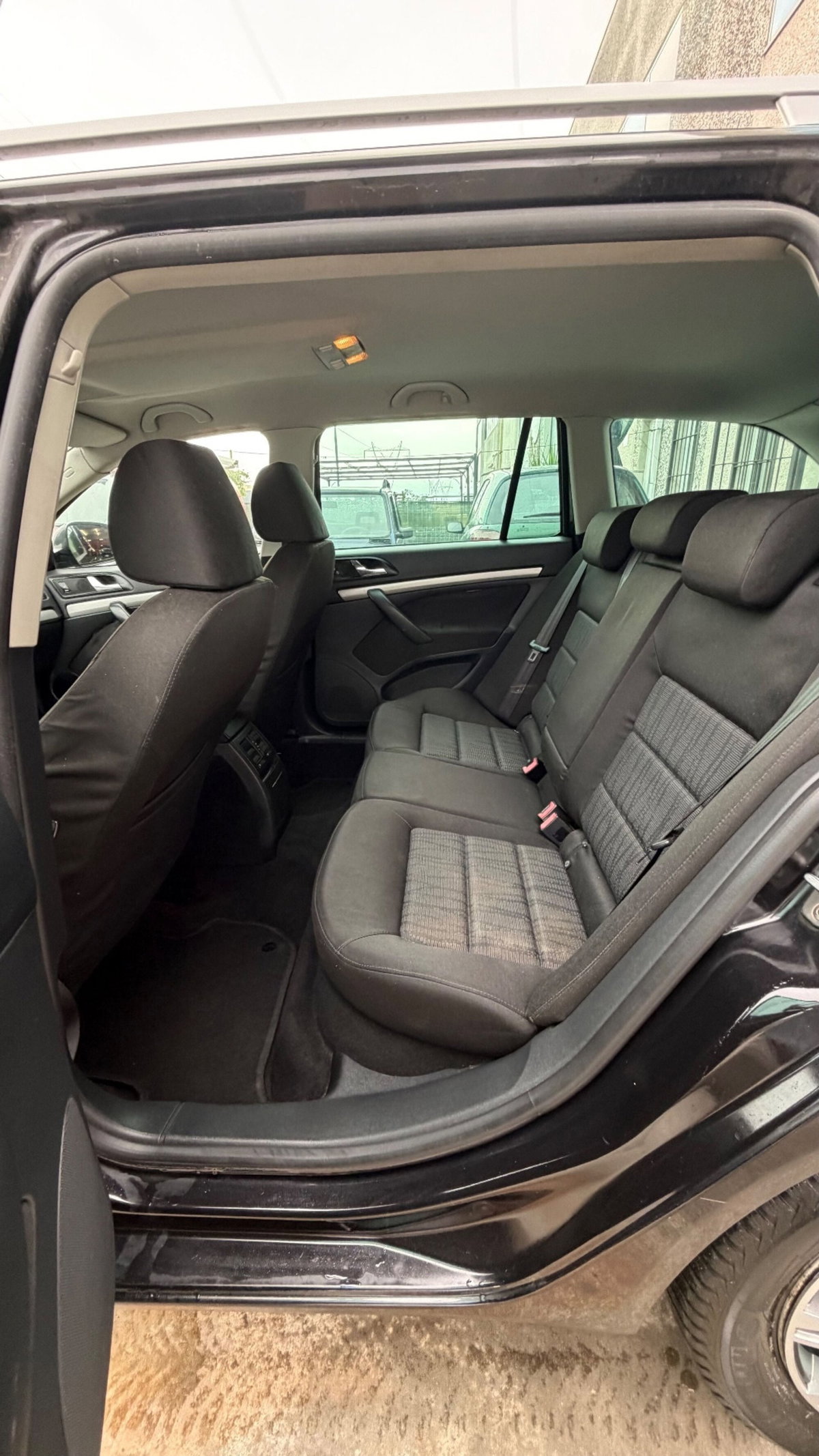 Skoda Octavia 1.6 TDI CR F.AP. DSG Elegance (10)