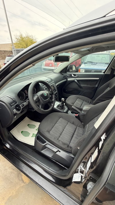 Skoda Octavia 1.6 TDI CR F.AP. DSG Elegance (11)