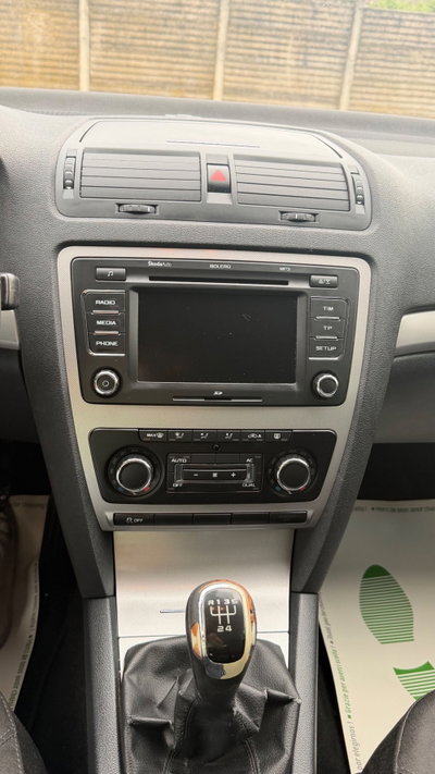 Skoda Octavia 1.6 TDI CR F.AP. DSG Elegance (13)
