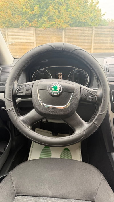 Skoda Octavia 1.6 TDI CR F.AP. DSG Elegance (15)