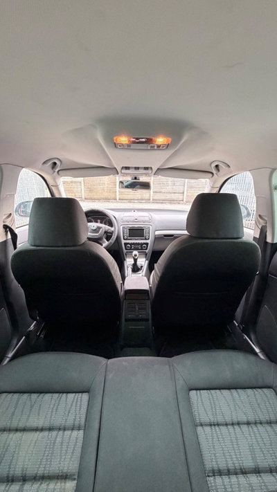 Skoda Octavia 1.6 TDI CR F.AP. DSG Elegance (7)