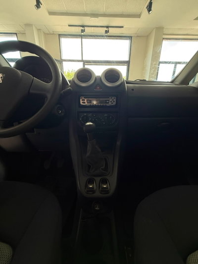 Peugeot 1007 1.4 Happy (10)