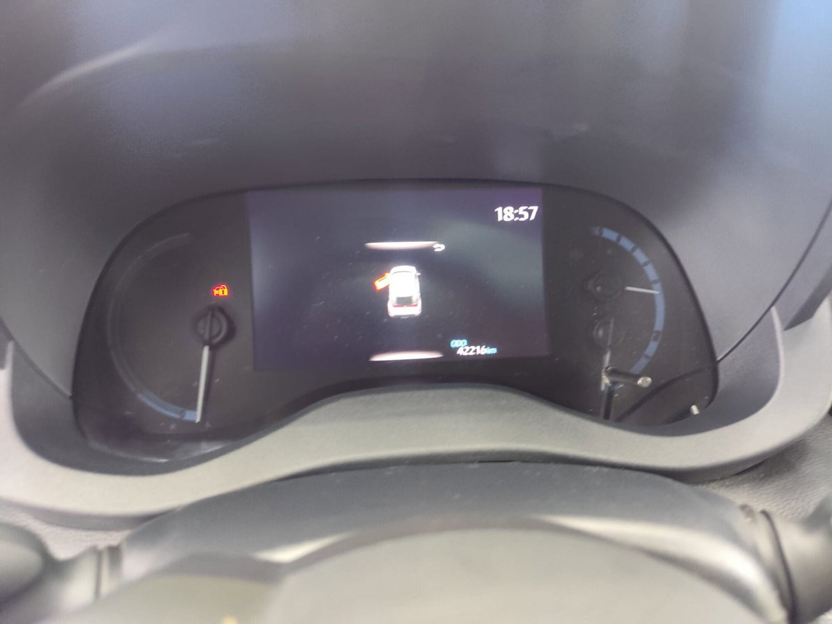 Toyota Yaris Cross 1.5 Hybrid 5p. E-CVT Lounge (11)
