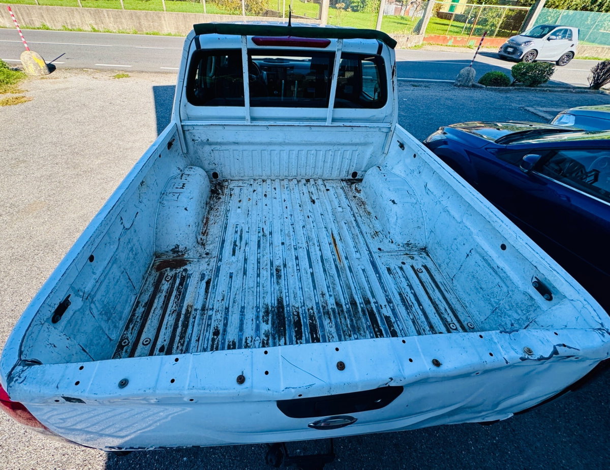 Nissan Navara 2.3 dCi 4WD Double Cab N-Connecta (10)