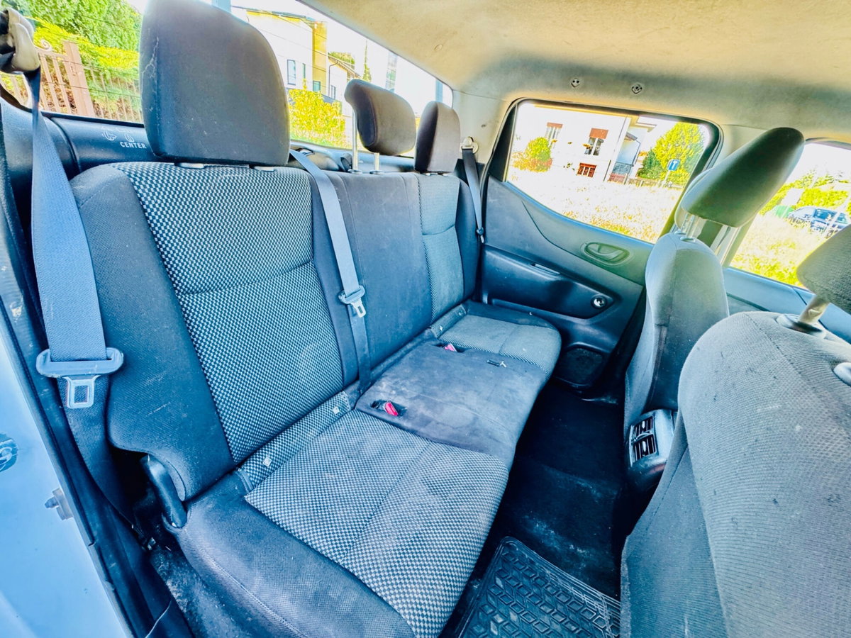 Nissan Navara 2.3 dCi 4WD Double Cab N-Connecta (18)