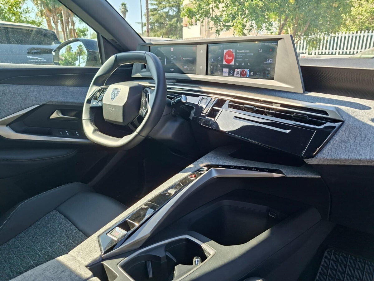 Peugeot 3008 1.2 hybrid Allure 145cv e-dcs6 (10)
