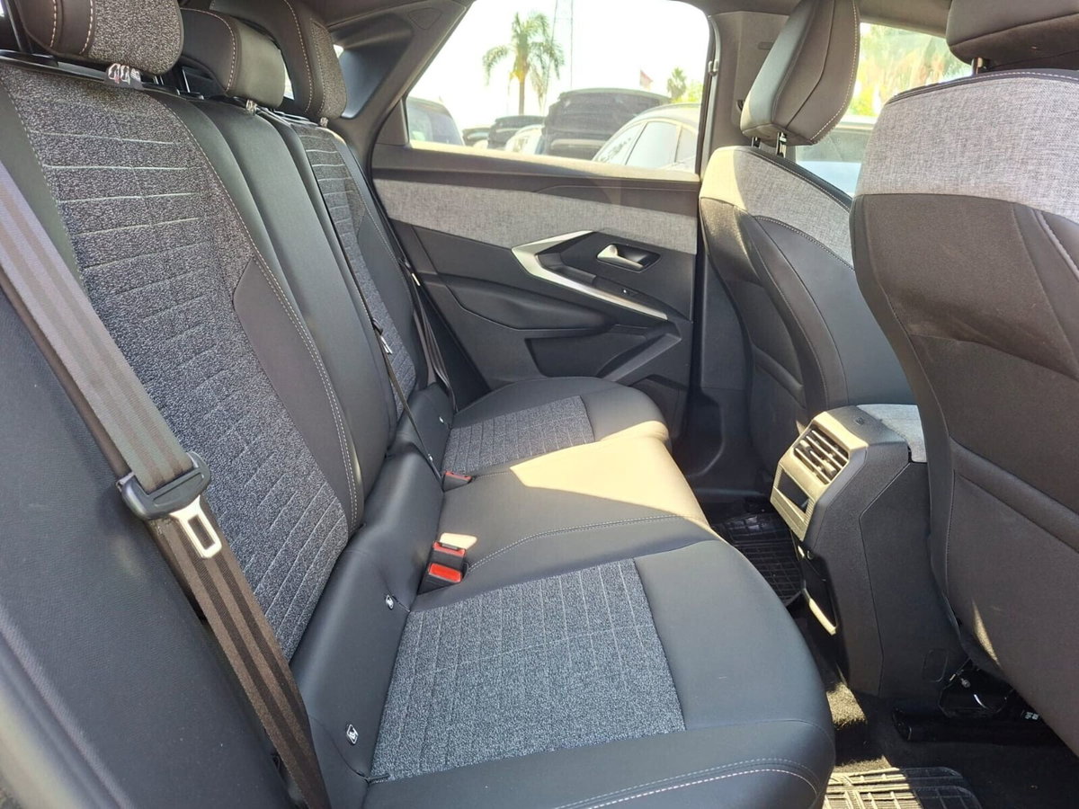 Peugeot 3008 1.2 hybrid Allure 145cv e-dcs6 (13)