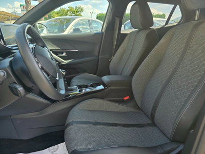 Peugeot 2008 1.2 turbo Allure 100cv (13)