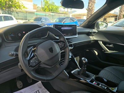 Peugeot 2008 1.2 turbo Allure 100cv (14)