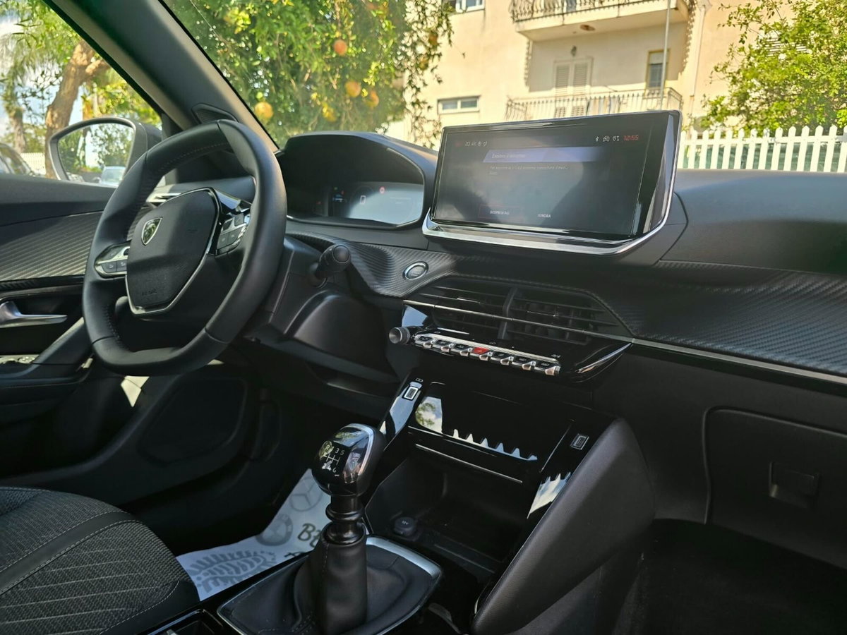 Peugeot 2008 1.2 turbo Allure 100cv (16)