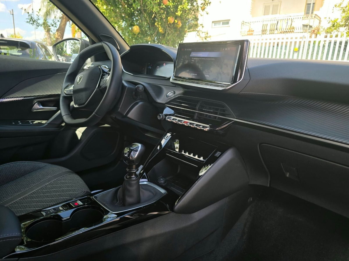 Peugeot 2008 1.2 turbo Allure 100cv (18)
