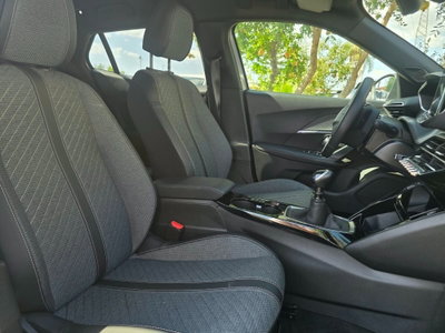 Peugeot 2008 1.2 turbo Allure 100cv (14)