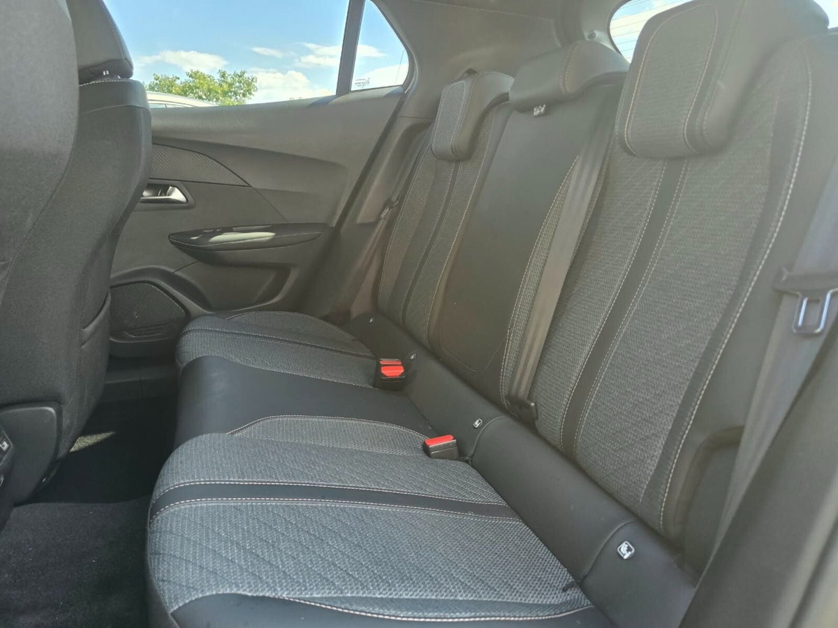 Peugeot 2008 1.2 turbo Allure 100cv (17)
