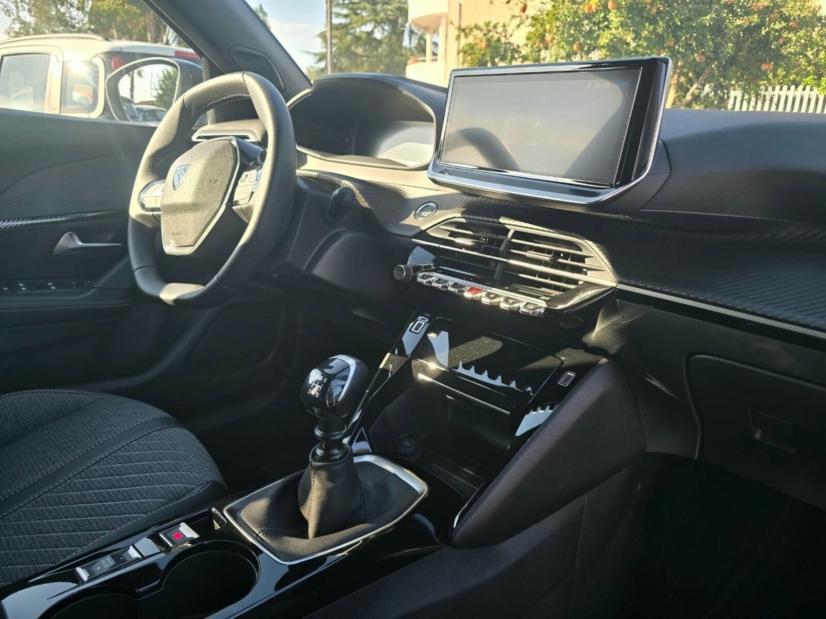 Peugeot 2008 1.2 turbo Allure 100cv (15)