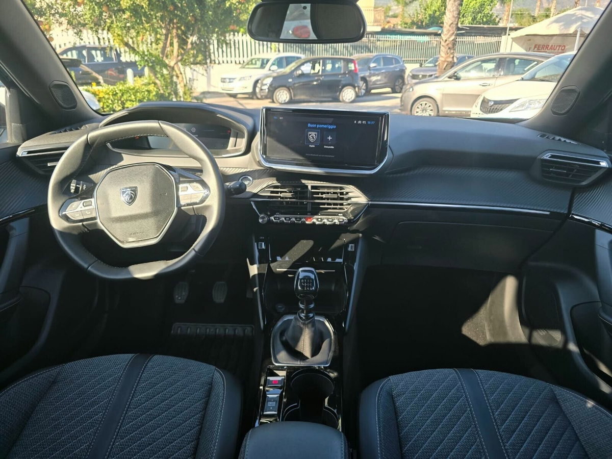 Peugeot 2008 1.2 turbo Allure 100cv (16)