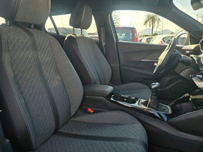 Peugeot 2008 1.2 turbo Allure 100cv (17)
