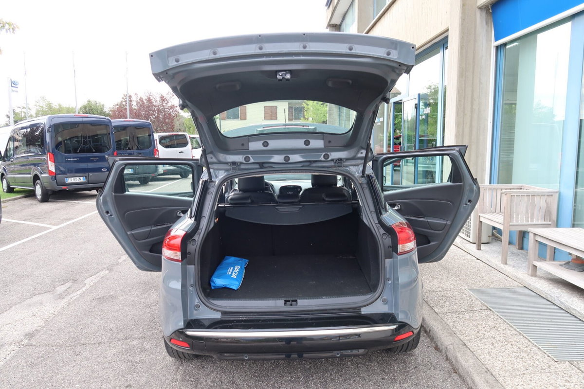 Renault Clio Sporter dCi 8V 90 CV Moschino Intens (11)