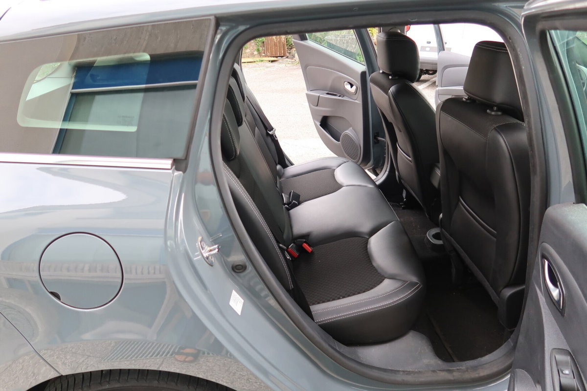 Renault Clio Sporter dCi 8V 90 CV Moschino Intens (12)