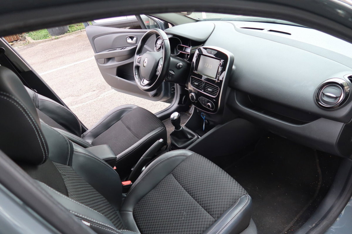 Renault Clio Sporter dCi 8V 90 CV Moschino Intens (9)