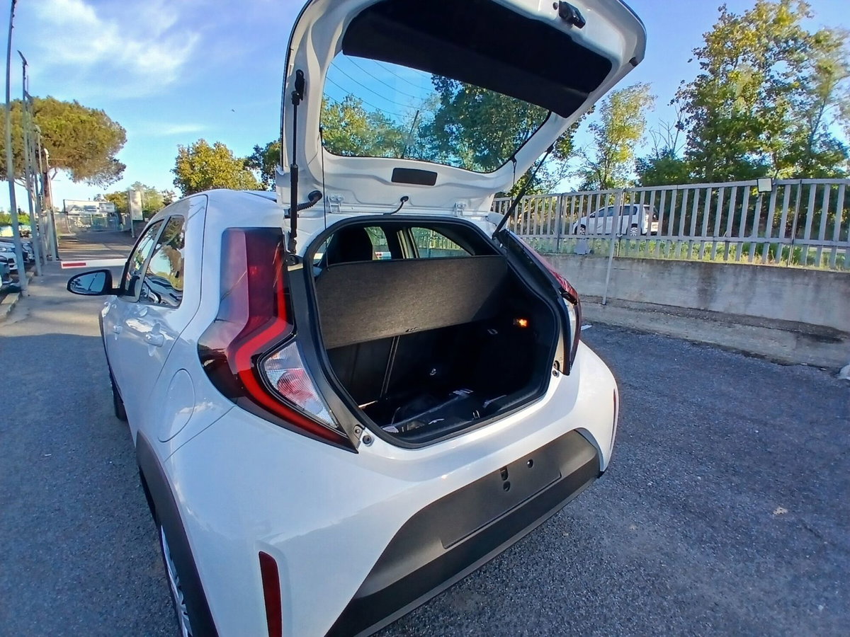 Toyota Aygo X 1.0 VVT-i 72 CV 5 porte Limited Air (14)