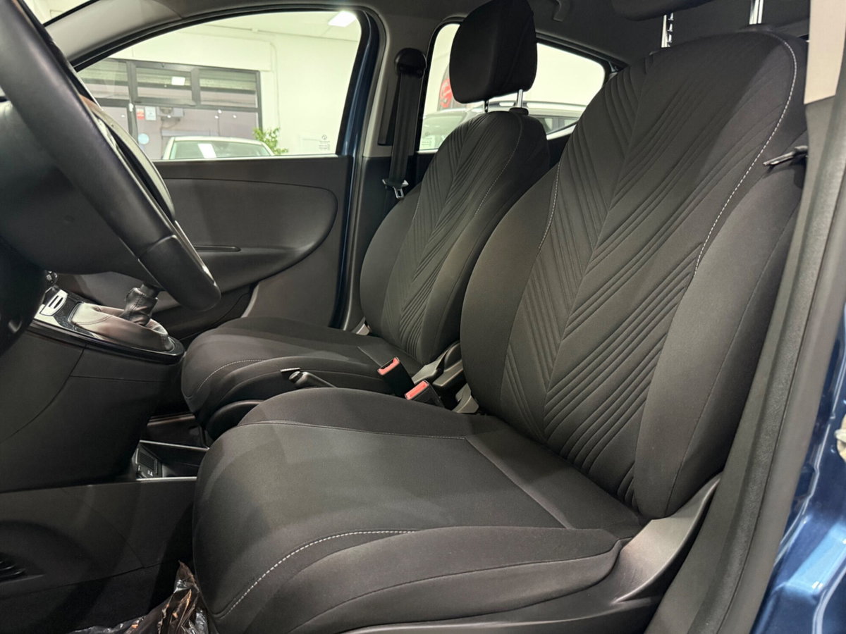 Lancia Ypsilon 1.0 FireFly 5 porte S&S Hybrid Gold Plus (16)