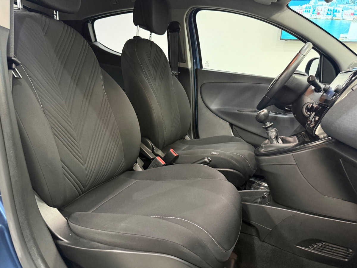 Lancia Ypsilon 1.0 FireFly 5 porte S&S Hybrid Gold Plus (17)