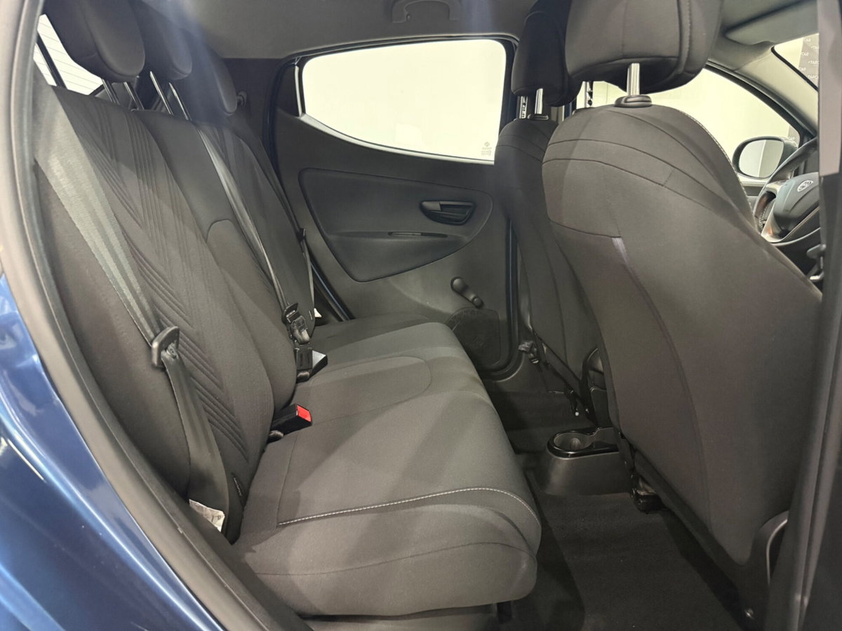 Lancia Ypsilon 1.0 FireFly 5 porte S&S Hybrid Gold Plus (18)
