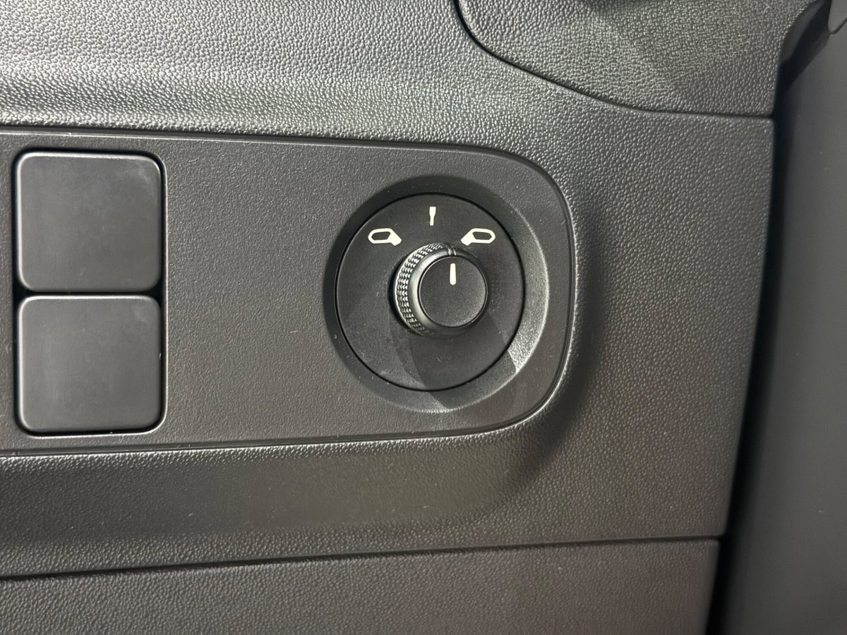 Citroen C3 BlueHDi 100 S&S Shine Pack (19)