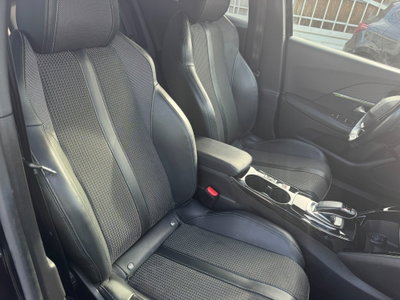Peugeot 2008 BlueHDi 130 S&S EAT8 GT Pack (18)