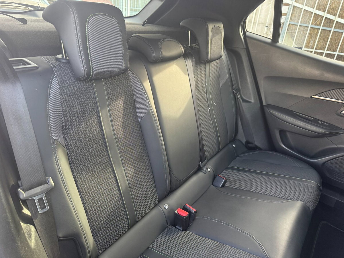 Peugeot 2008 BlueHDi 130 S&S EAT8 GT Pack (19)