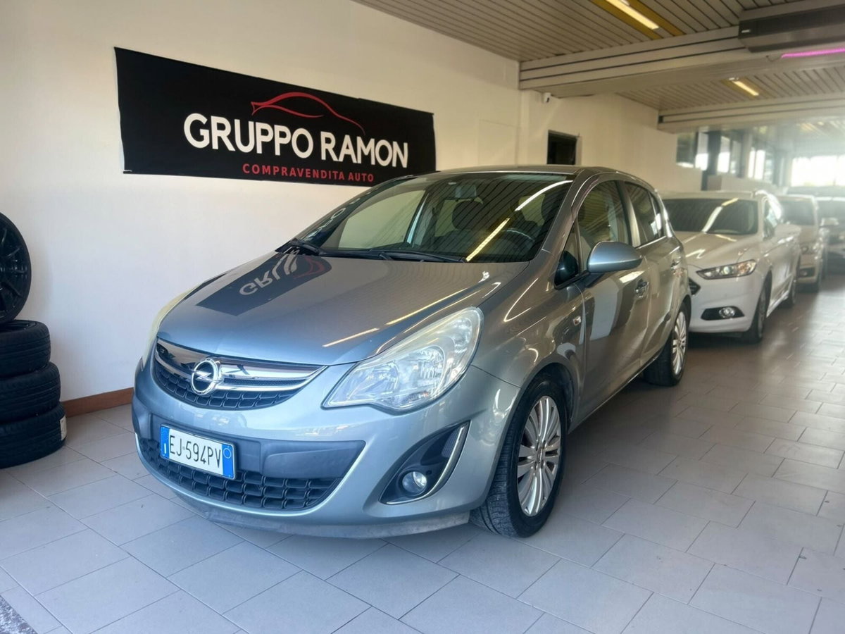 Opel Corsa 1.2 5 porte Cosmo