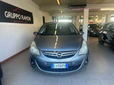 Opel Corsa 1.2 5 porte Cosmo (2)