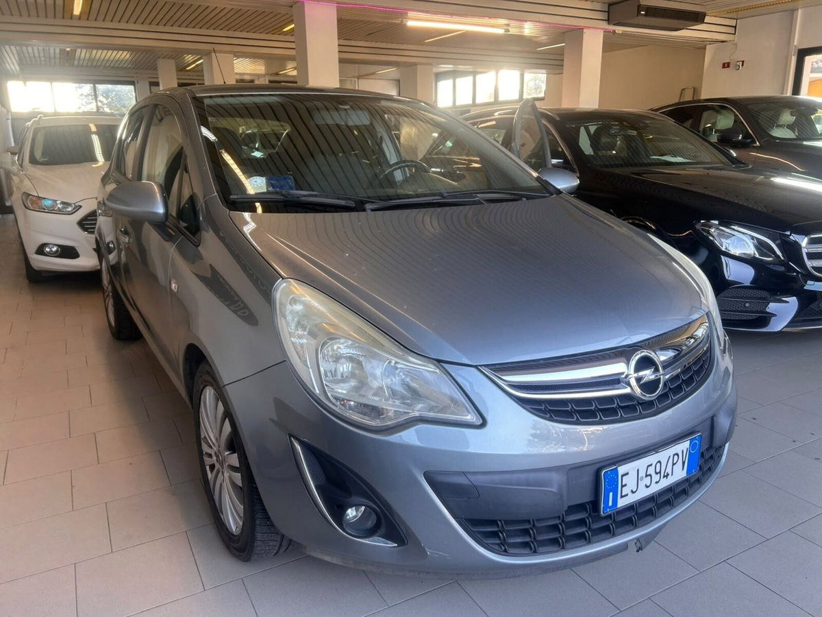 Opel Corsa 1.2 5 porte Cosmo (3)