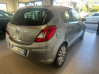 Opel Corsa 1.2 5 porte Cosmo (4)