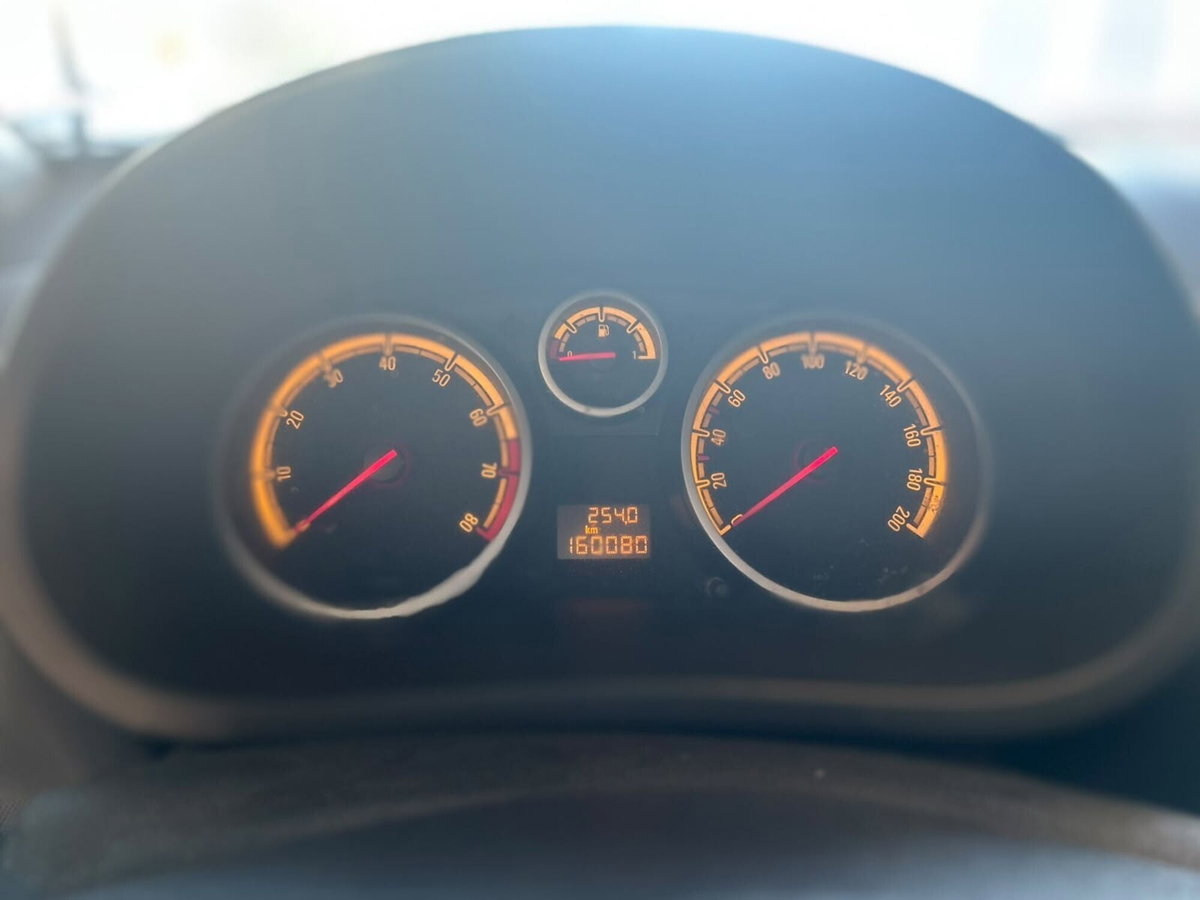 Opel Corsa 1.2 5 porte Cosmo (9)