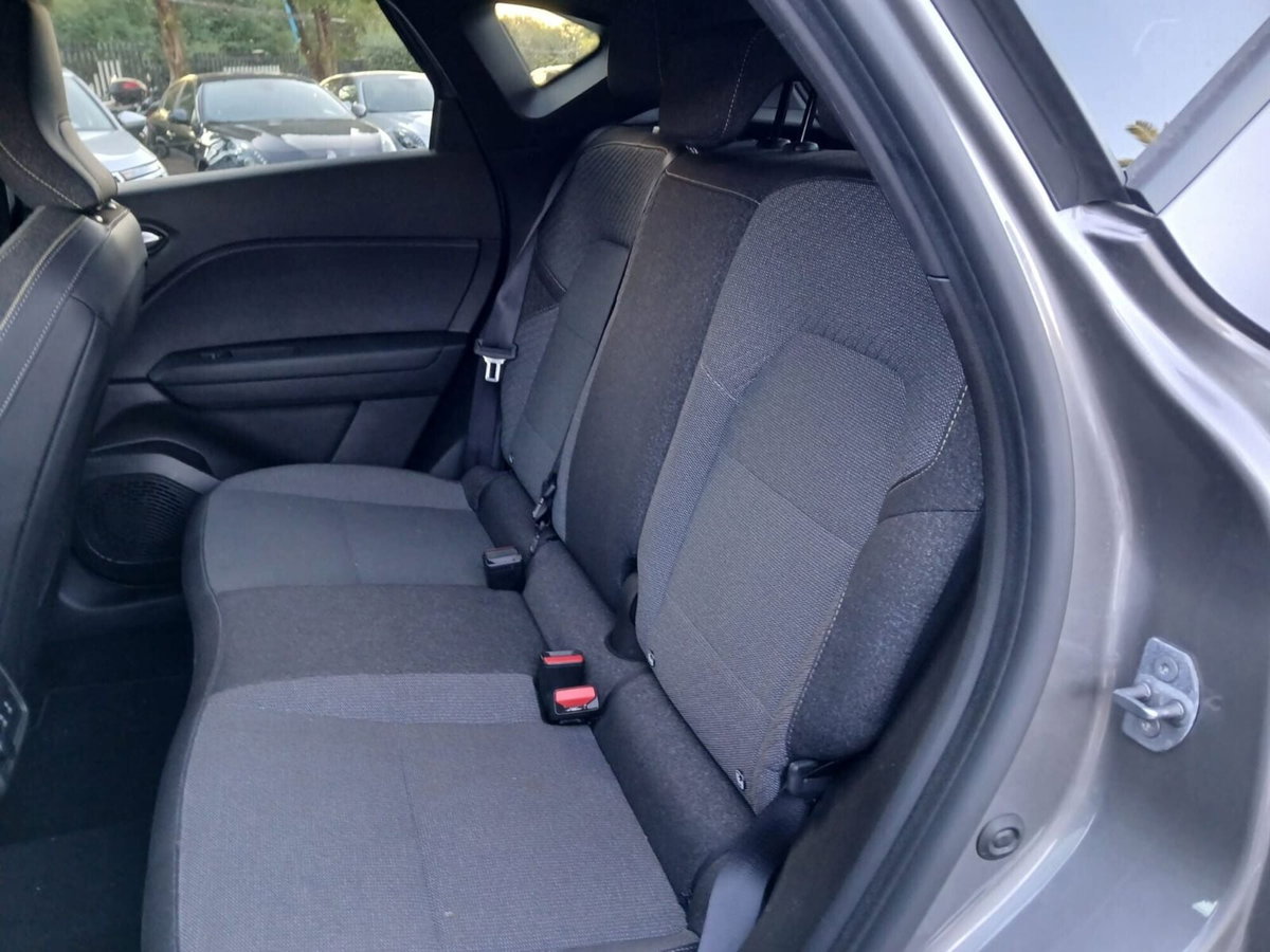 Renault Captur Full Hybrid E-Tech 145 CV Techno (8)