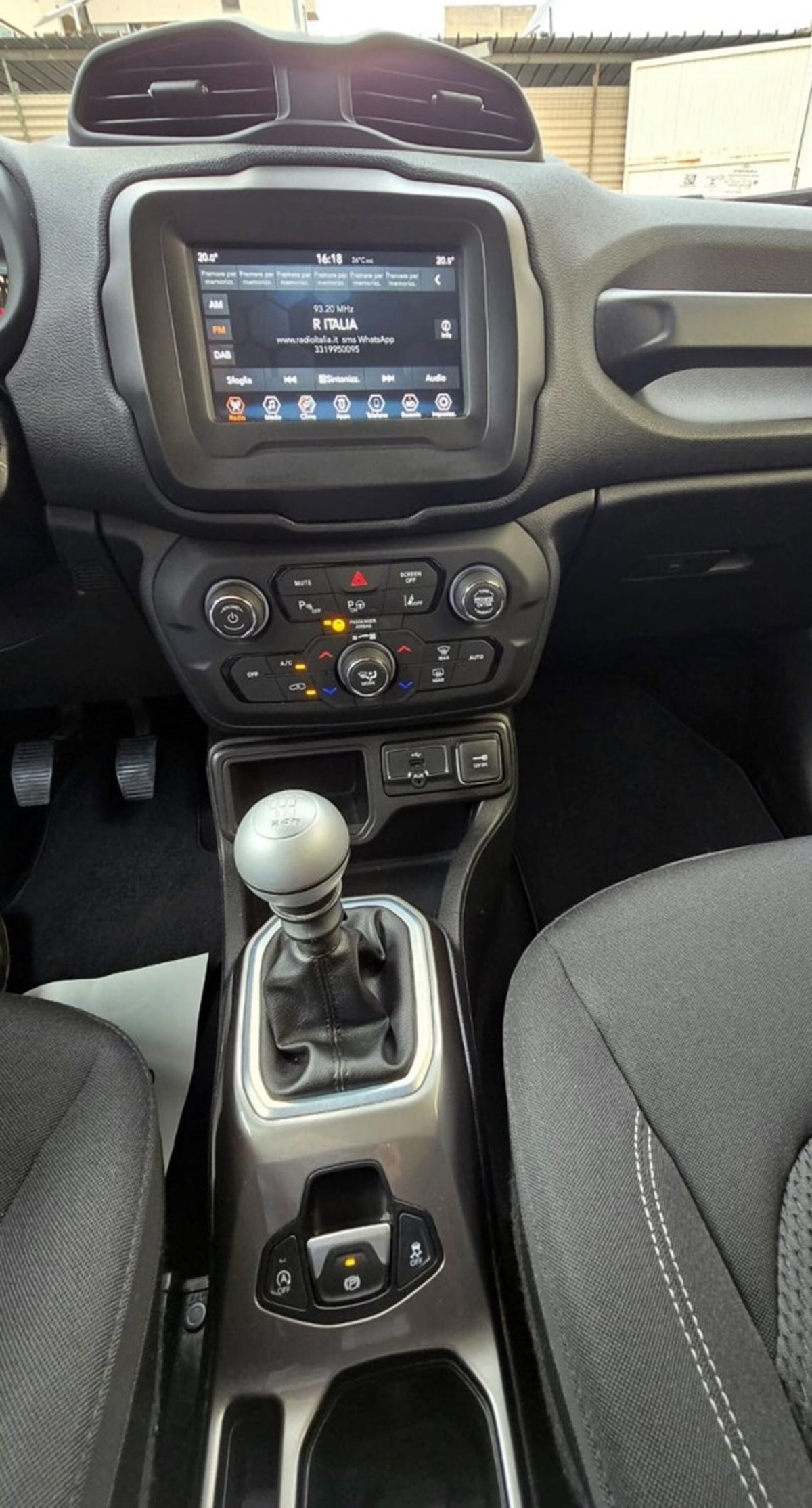 Jeep Renegade 1.6 Mjt 120 CV Limited (10)