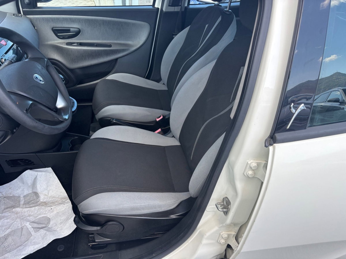 Lancia Ypsilon 1.3 MJT 16V 95 CV 5 porte S&S Gold (14)