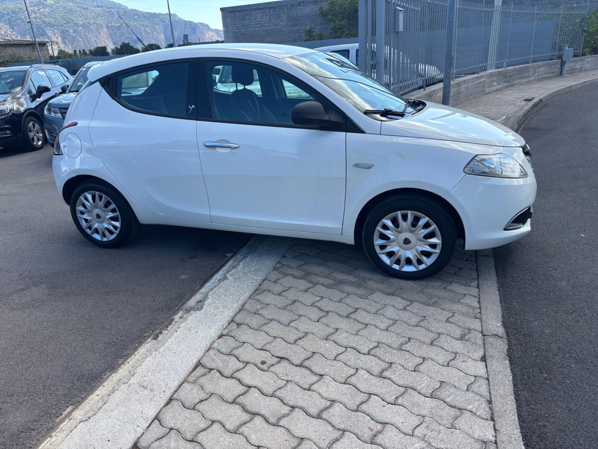 Lancia Ypsilon 1.3 MJT 16V 95 CV 5 porte S&S Gold (5)